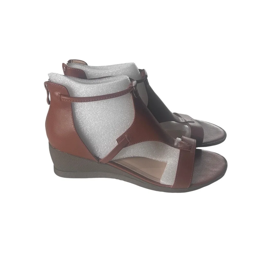 Journee Collection Trayle Tan Vegan Leather Wedge Sandals Women Size 10M Zip NEW